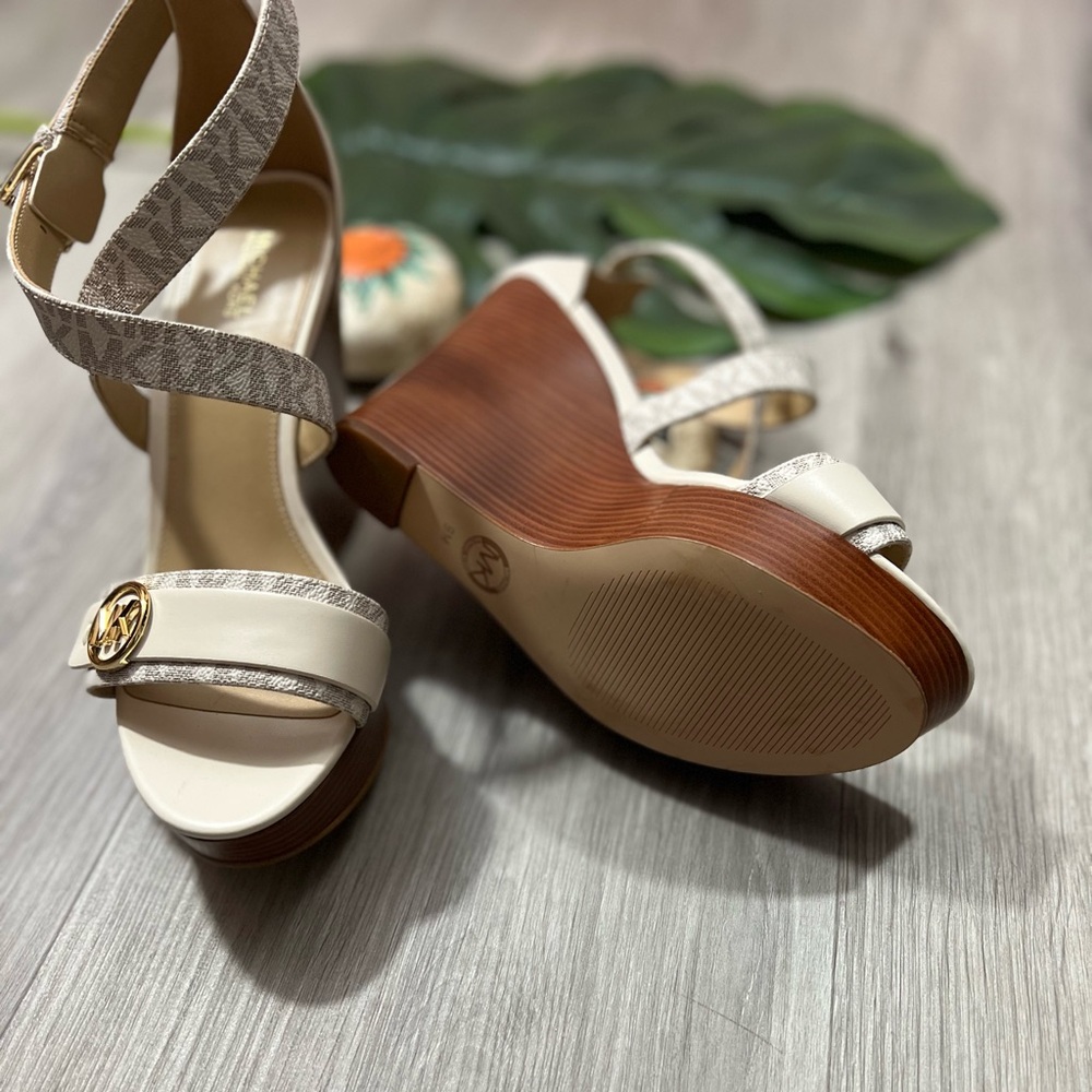 Michael Kors Carmen Logo Faux Leather Wedge Sandal ✨brand new✨No box - Picture 4 of 8